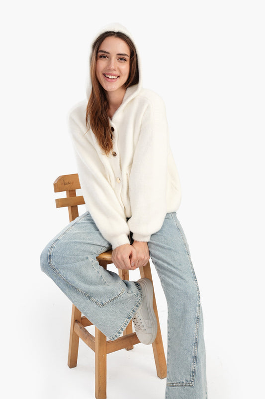 سترة تريكو استرخاء باللون الأبيض العاجي