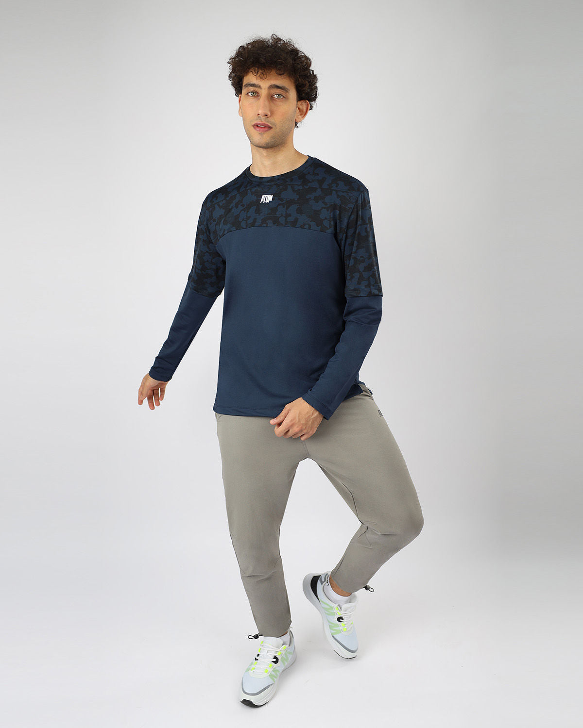 Navy Long Sleeve Fitness Top - بلوزة لياقة بدنية بأكمام طويلة باللون الأزرق البحري