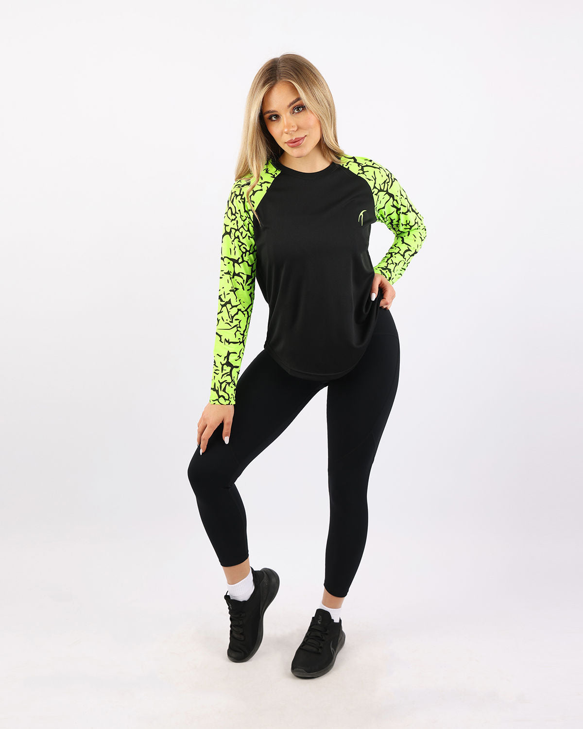 Crew Neck Long Sleeve Sports Top - بلوزة رياضية بأكمام طويلة وياقة دائرية