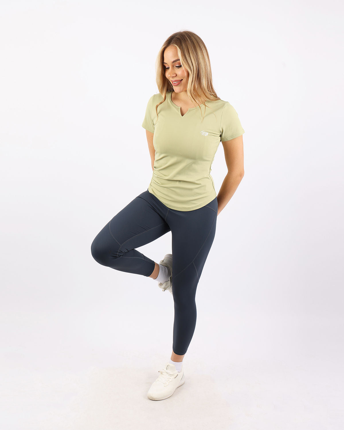 تي شيرت نسائي من Aeroflex