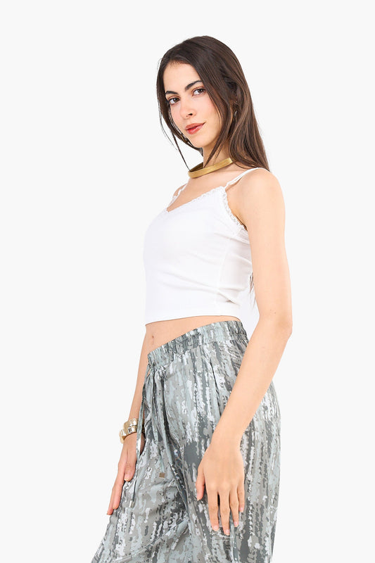 بلوزة مضلعة مقصوصة مع دانتيل