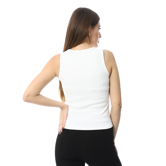 بلوزة أساسية بياقة دائرية باللون الأبيض العاجي