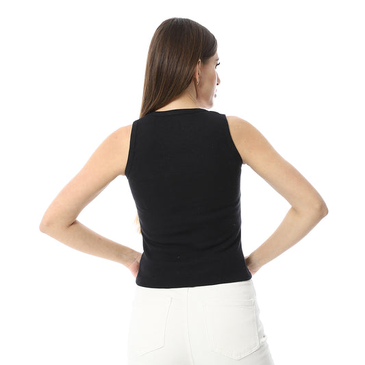 بلوزة أساسية سوداء برقبة دائرية