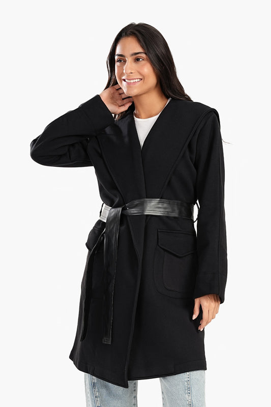 سترة سوداء بياقة شال