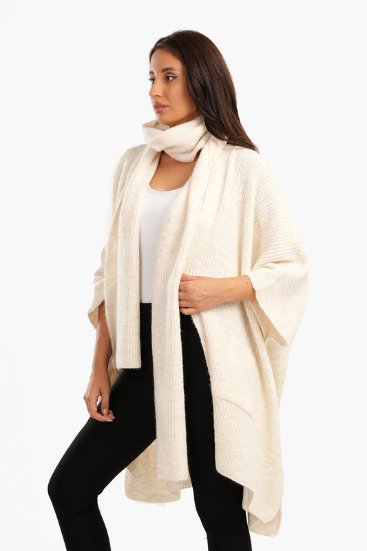 كارديجان مع وشاح محبوك