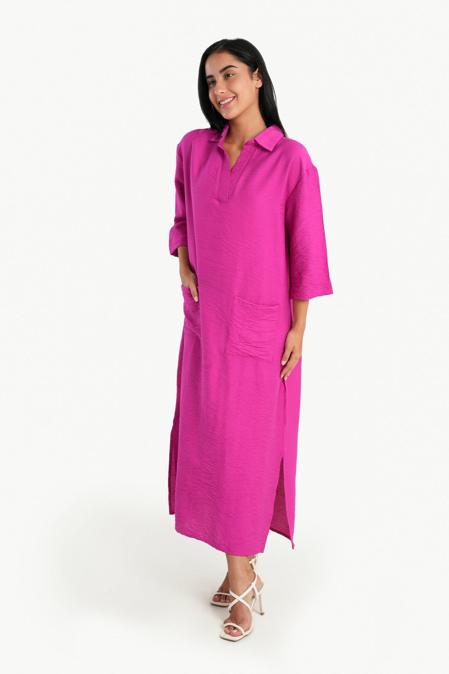 فستان صالة مع ياقة على شكل حرف V