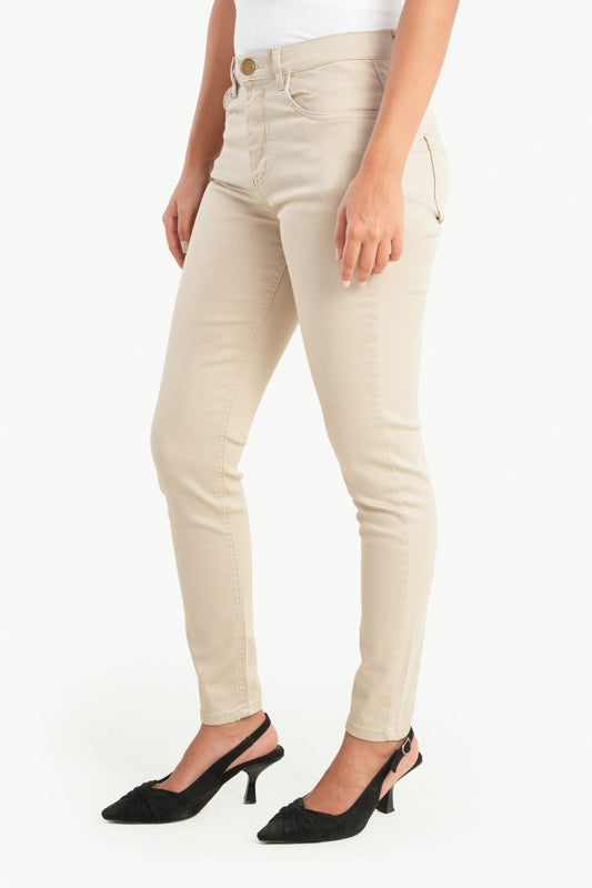 جينز ضيق بخمسة جيوب