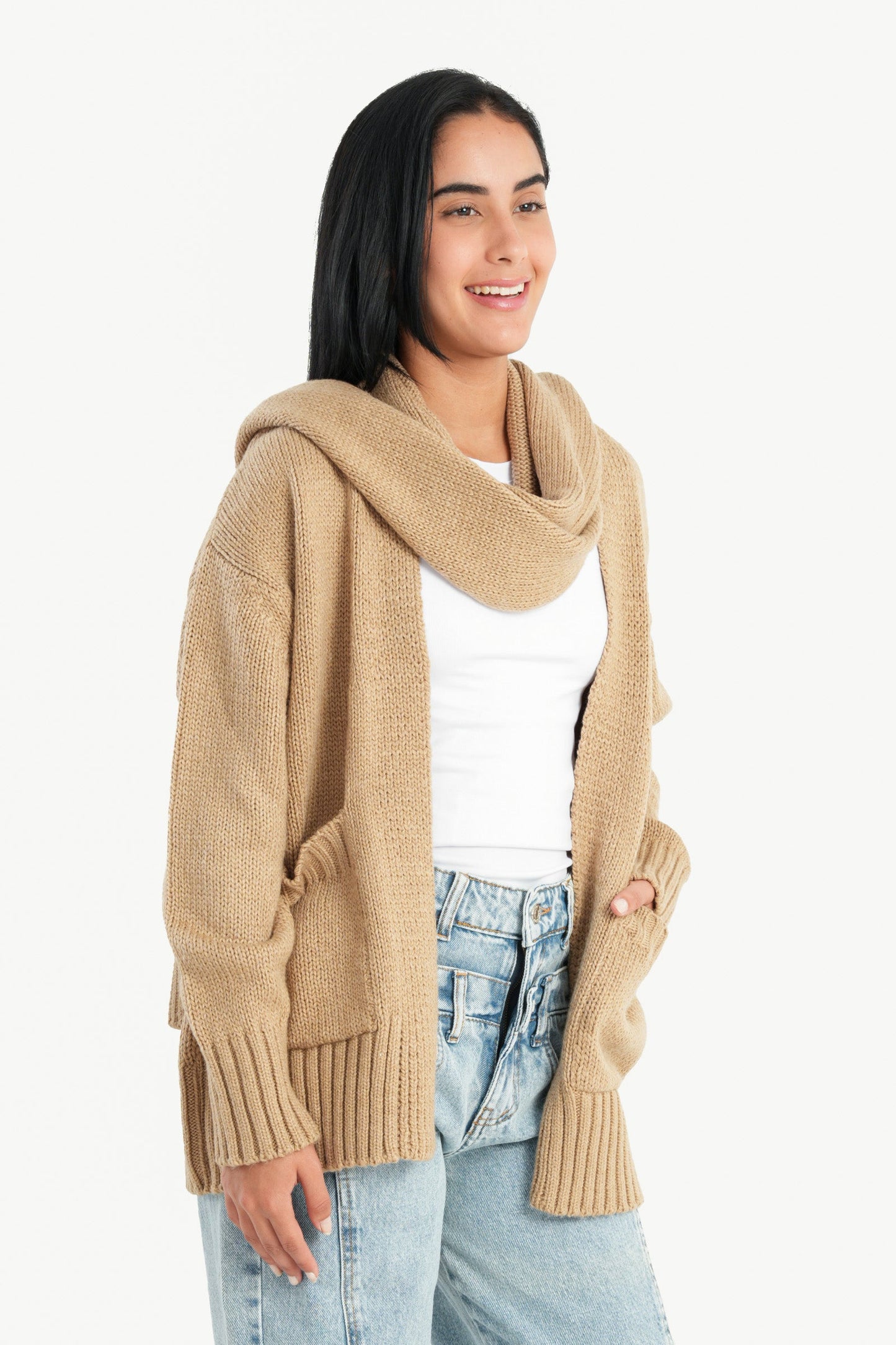 كارديجان محبوك مع وشاح