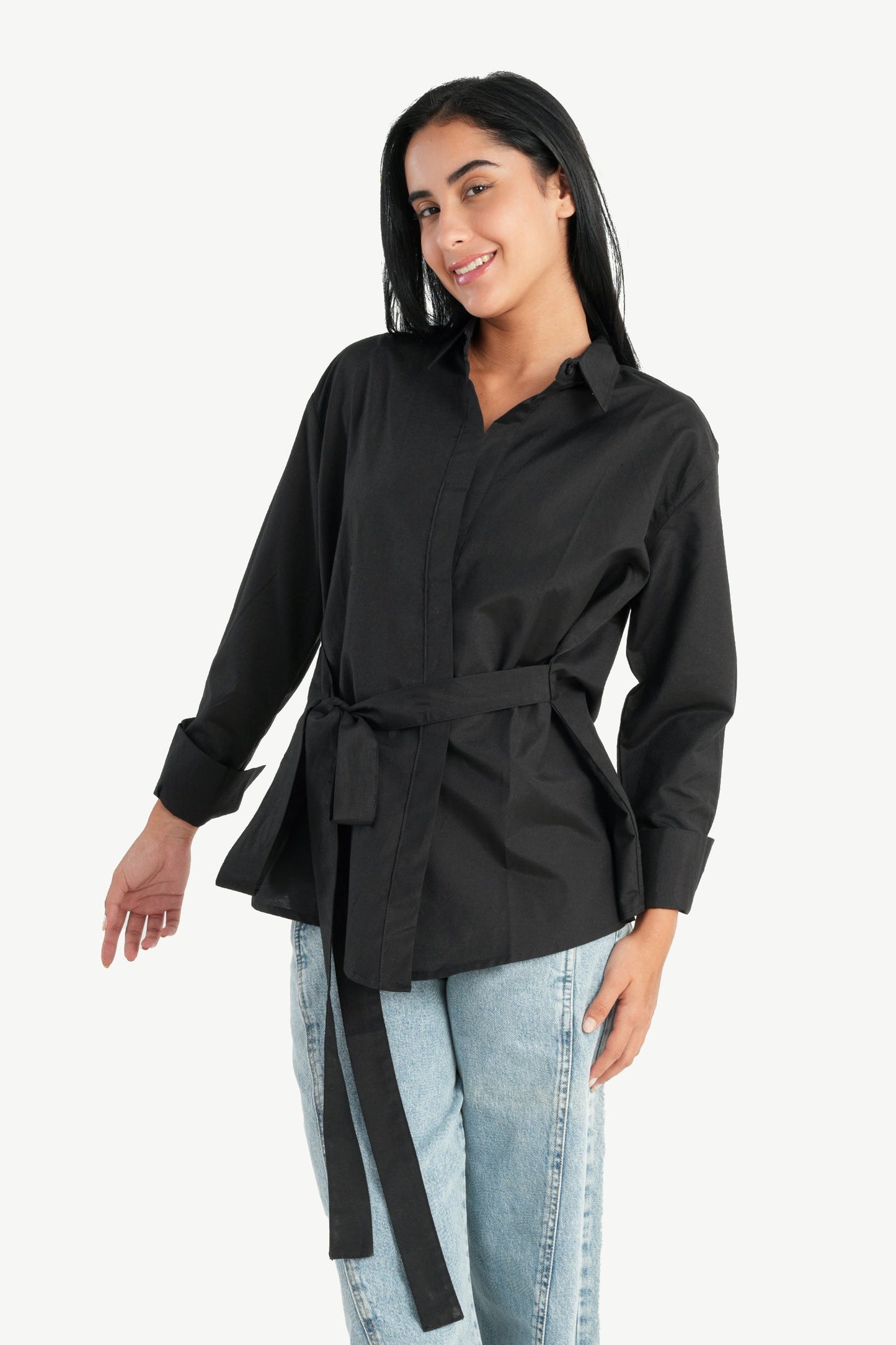 قميص مع حزام الخصر