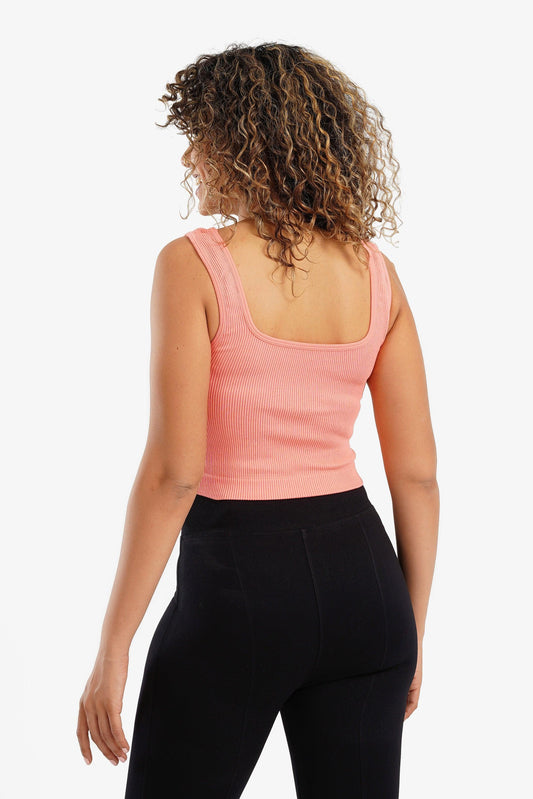 بلوزة قصيرة بحزام عريض