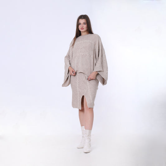 طقم بيج محبوك من بلوزة فضفاضة وتنورة متوسطة الطول