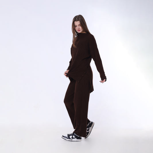 طقم محبوك بني كبير الحجم