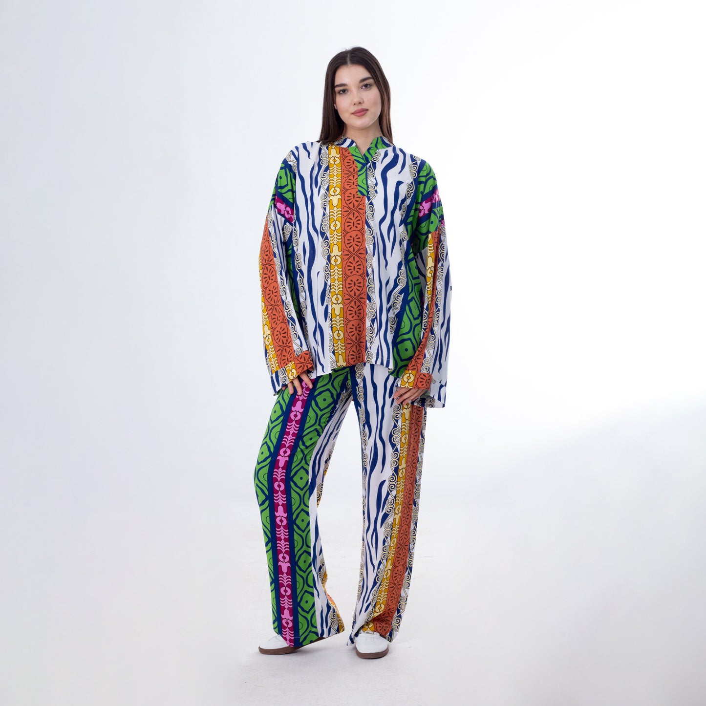 Navy Wavy Print Set of Blouse & Pants - طقم بلوزة وبنطلون بطبعة مموجة باللون الأزرق البحري