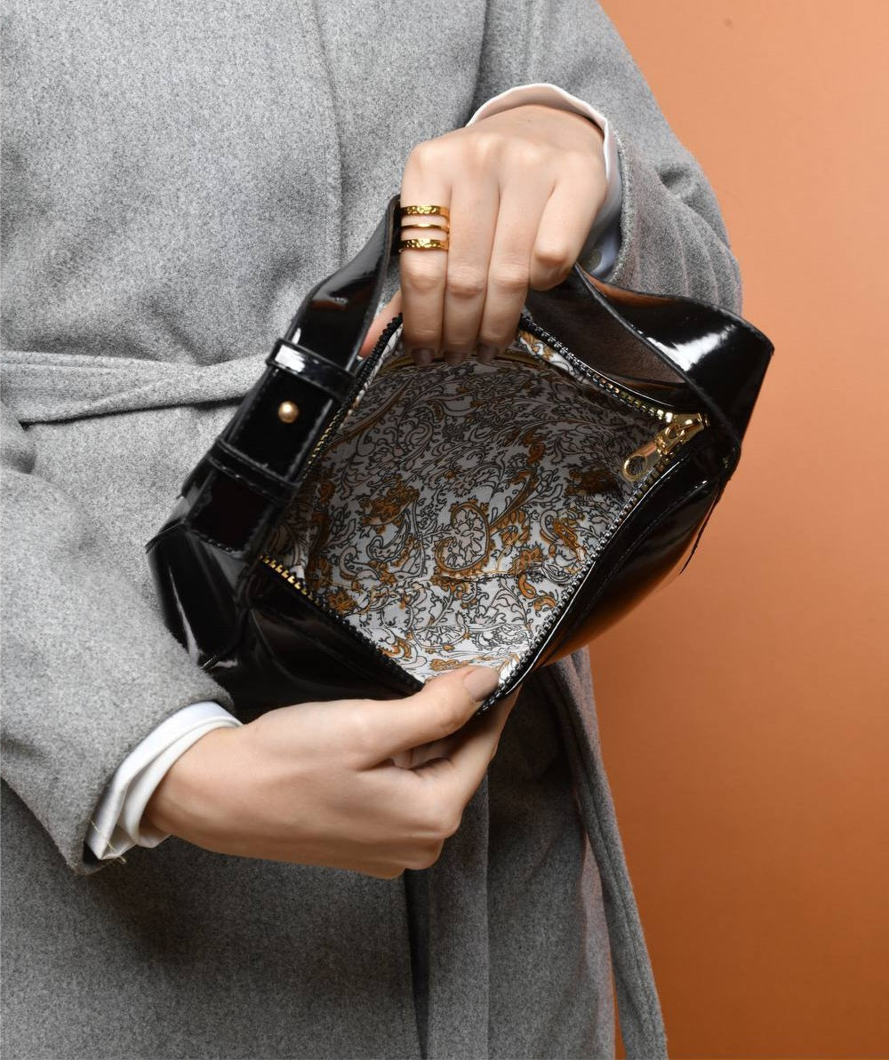 حقيبة كتف جلدية سوداء من فيرنيه