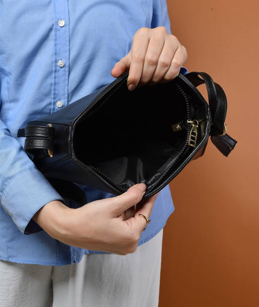 Black Plain Shoulder Bag