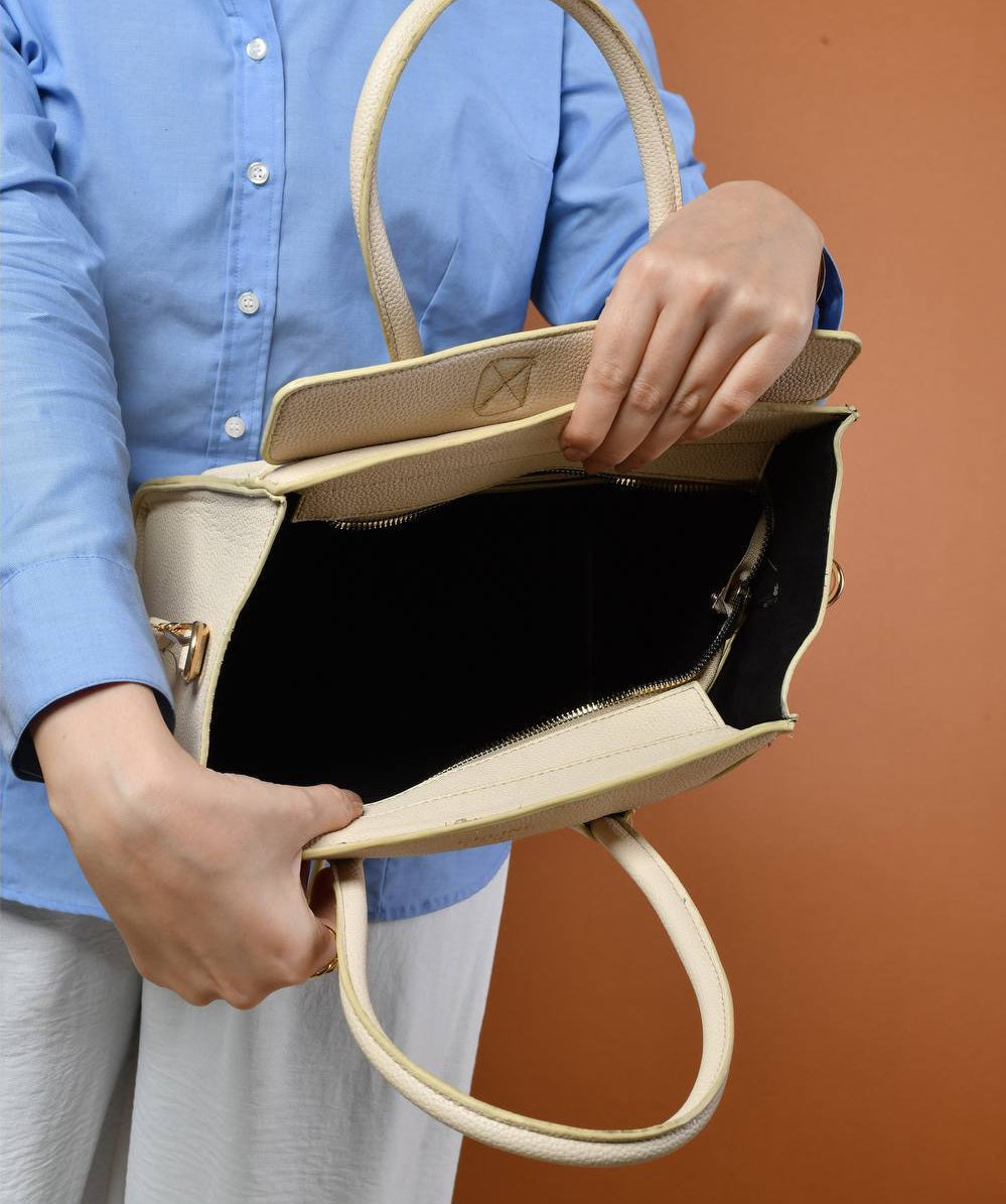 Plain Shoulder Bag - حقيبة كتف عادية