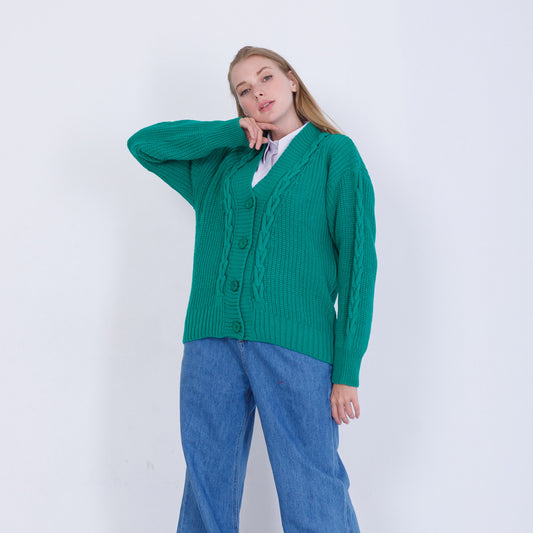 سترة خضراء مضفرة محبوكة