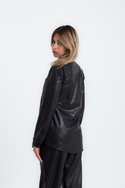 قميص جلد بقصة عادية أسود، بريميوم لاين