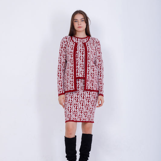 طقم جاكار بورجوندي مكون من جاكيت وقميص وتنورة متوسطة الطول