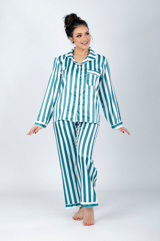 طقم بيجامة ساتان مخطط باللون الأخضر