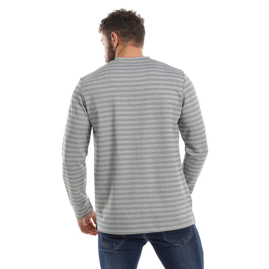 Lightweight V-Neck Sweatshirt - سويت شيرت خفيف برقبة V