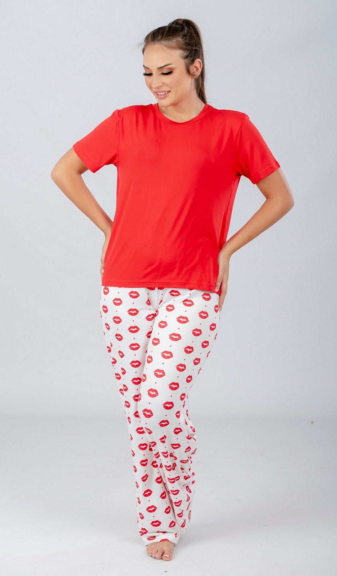 Red Solid Top & Printed Pants Pajama Set - طقم بيجامة أحمر سادة من أعلى وبنطلون مطبوع