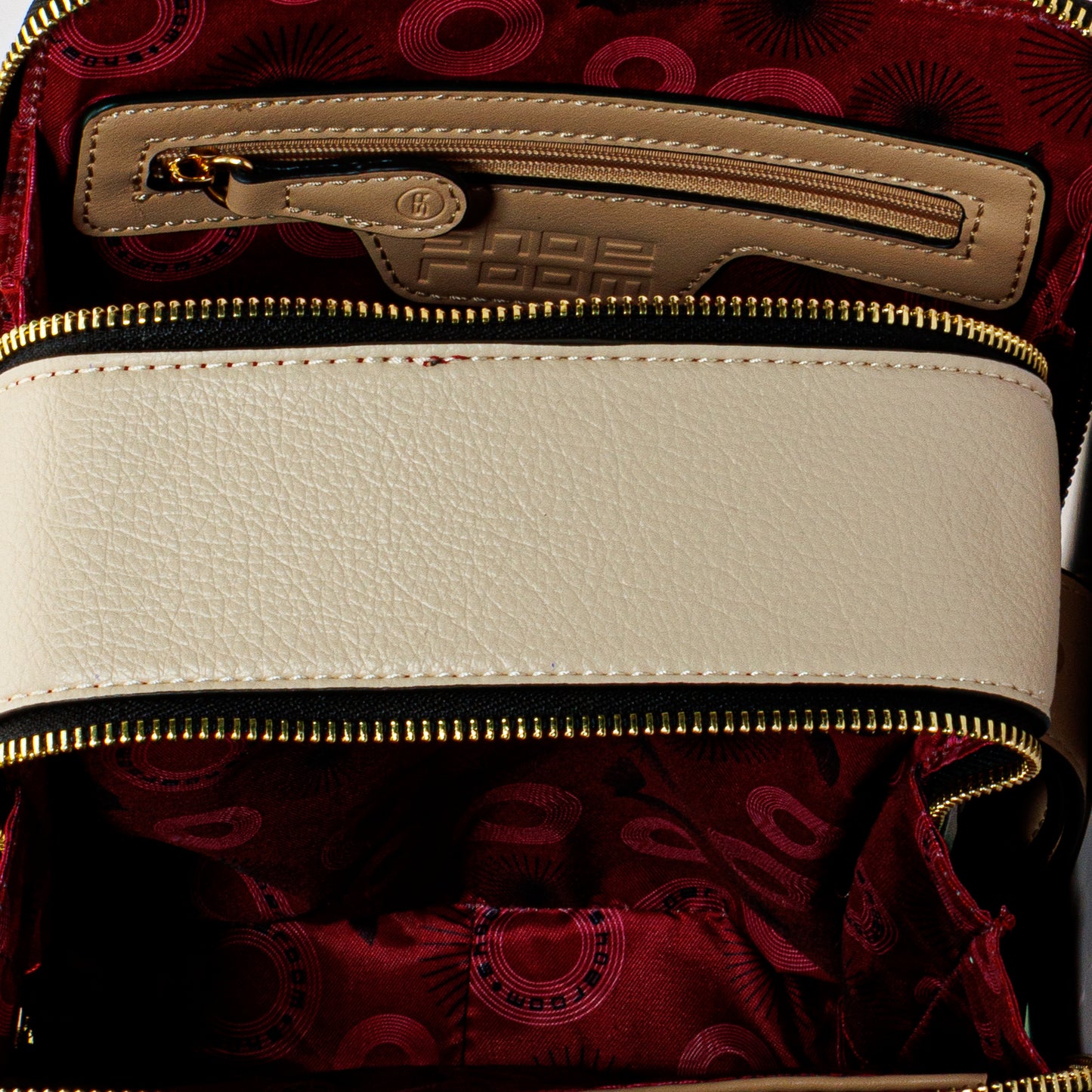 حقيبة كروس جلدية مربعة الشكل