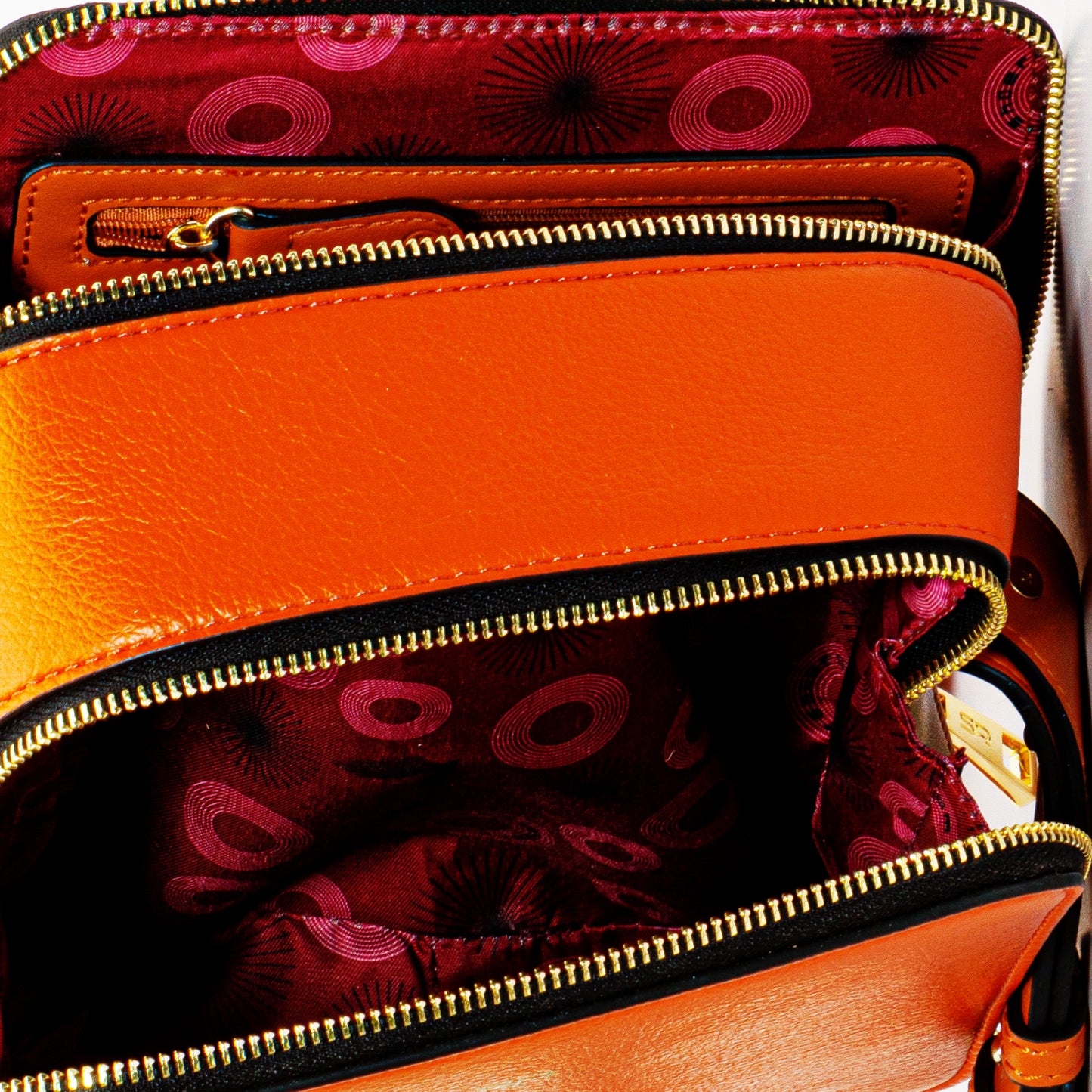 حقيبة كروس جلدية مربعة الشكل