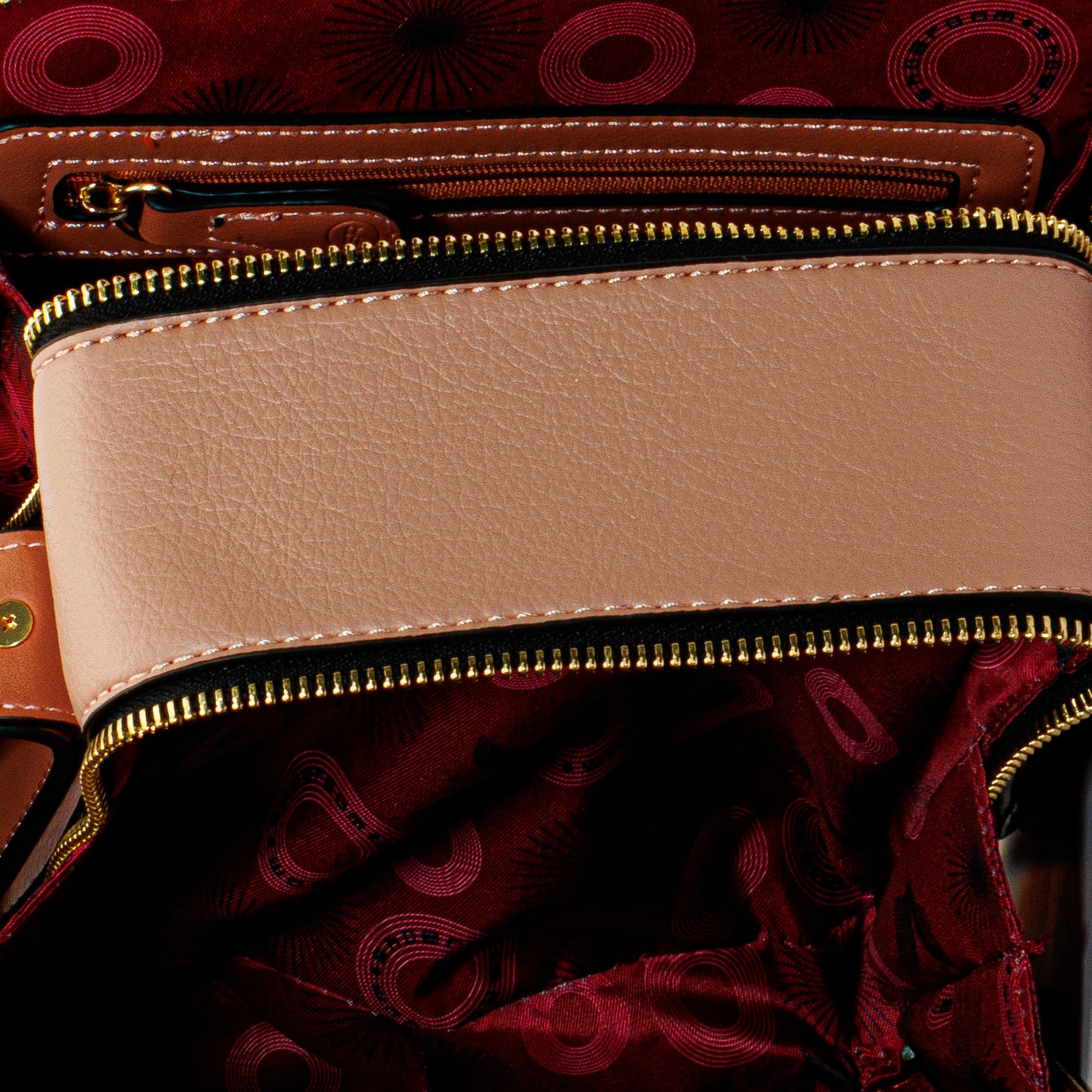 حقيبة كروس جلدية مربعة الشكل