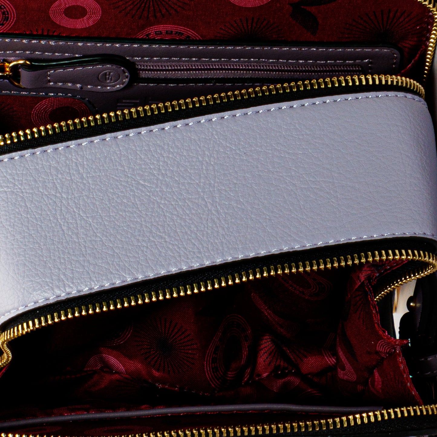 حقيبة كروس جلدية مربعة الشكل