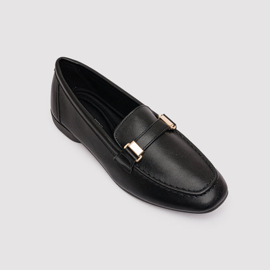 حذاء كلاسيكي من الجلد ذو نعل مسطح