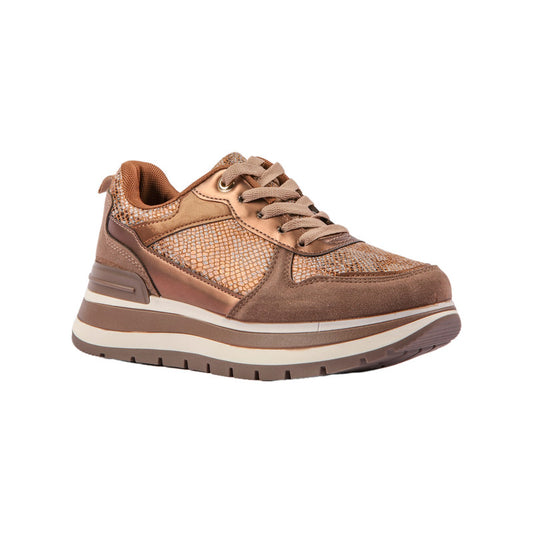 أحذية رياضية أنيقة من الجلد اللامع