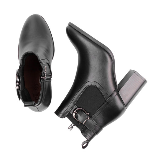 حذاء نصف بوت بكعب وإبزيم مزخرف