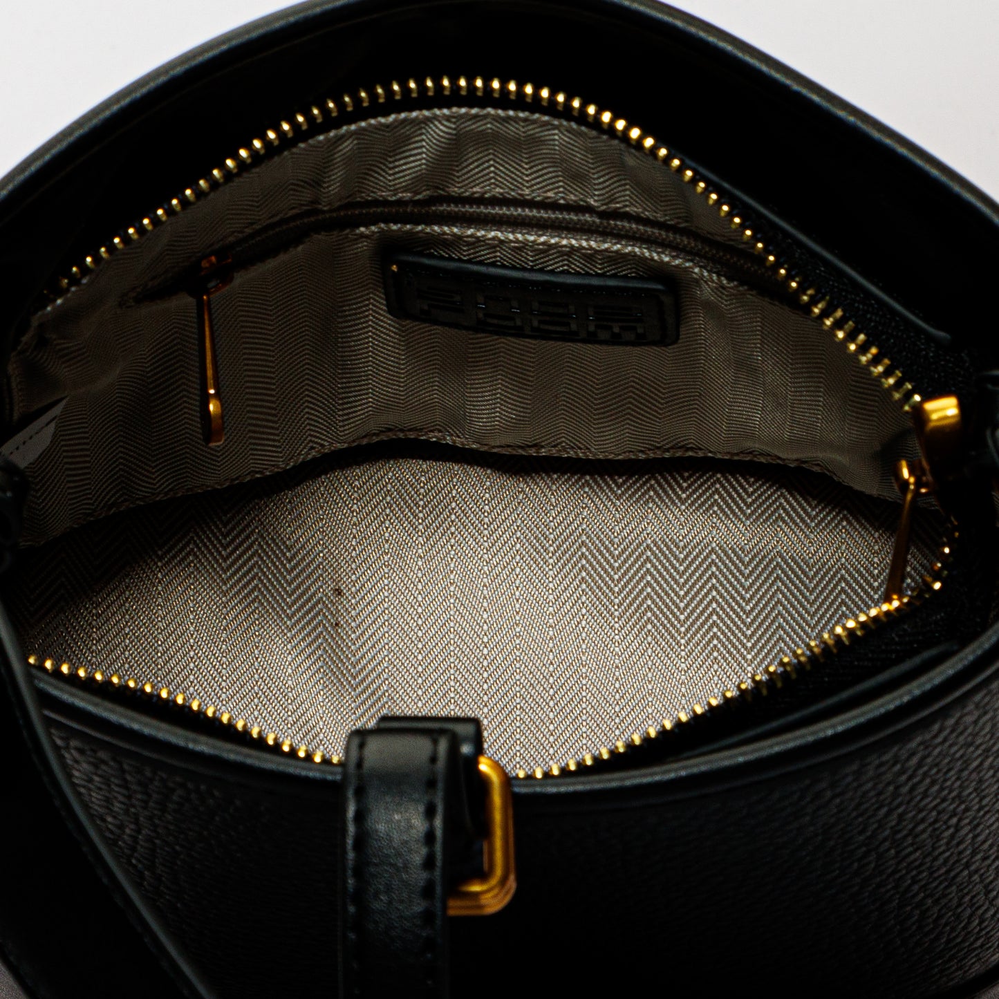 Stylish Leather Shoulder Bag with Handle