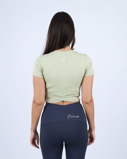 بلوزة قصيرة ملتوية باللون الأخضر الفاتح بأكمام قصيرة