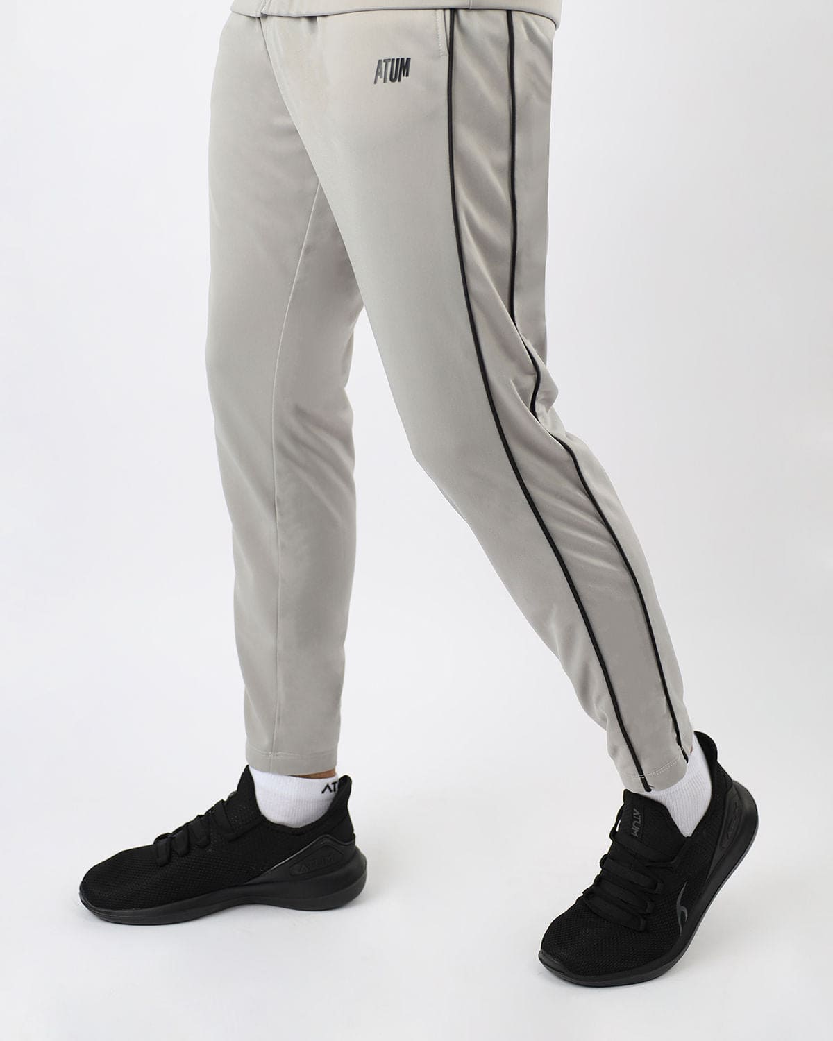 Light Gray Basic Tracksuit - بدلة رياضية أساسية باللون الرمادي الفاتح