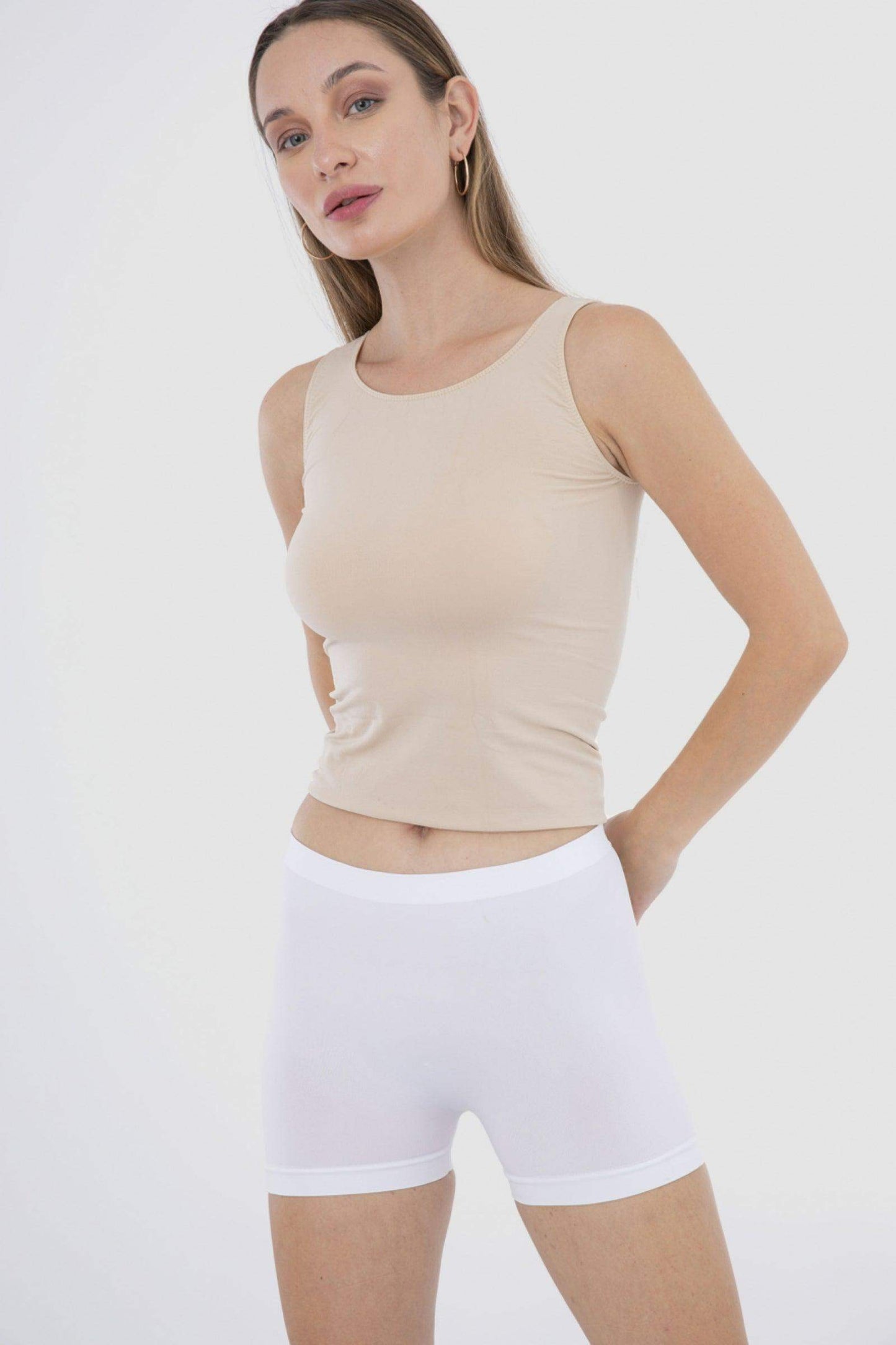 شورت قصير من الألياف الدقيقة الأساسية