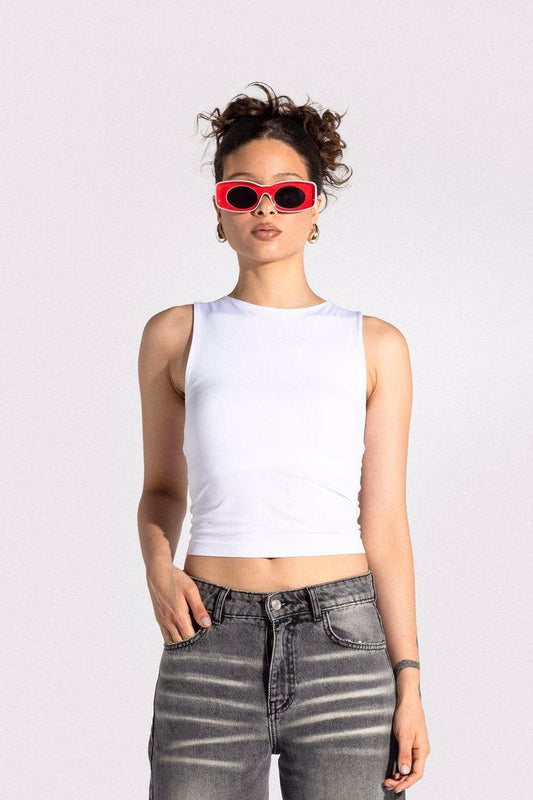 تانك توب أبيض برقبة قارب