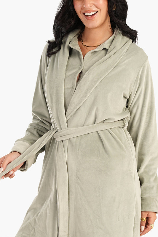 رداء مخملي مع حزام ربطة عنق