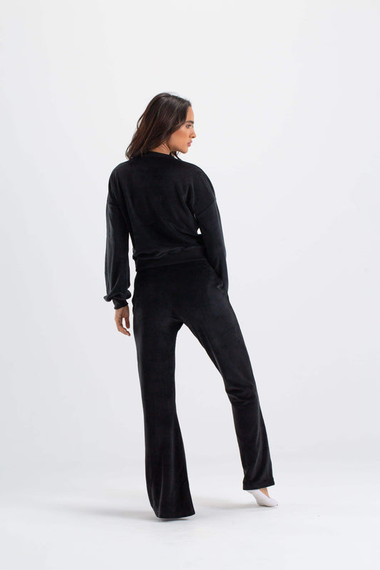 طقم بيجامة بجزء علوي مقصوص