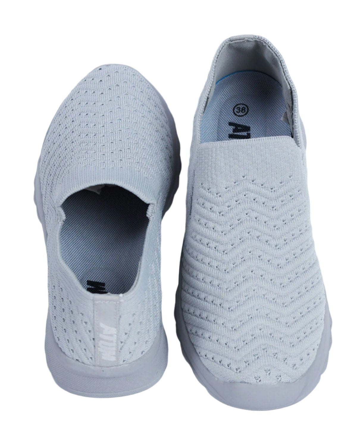 Durable Slip-On Sneakers - أحذية رياضية متينة سهلة الارتداء