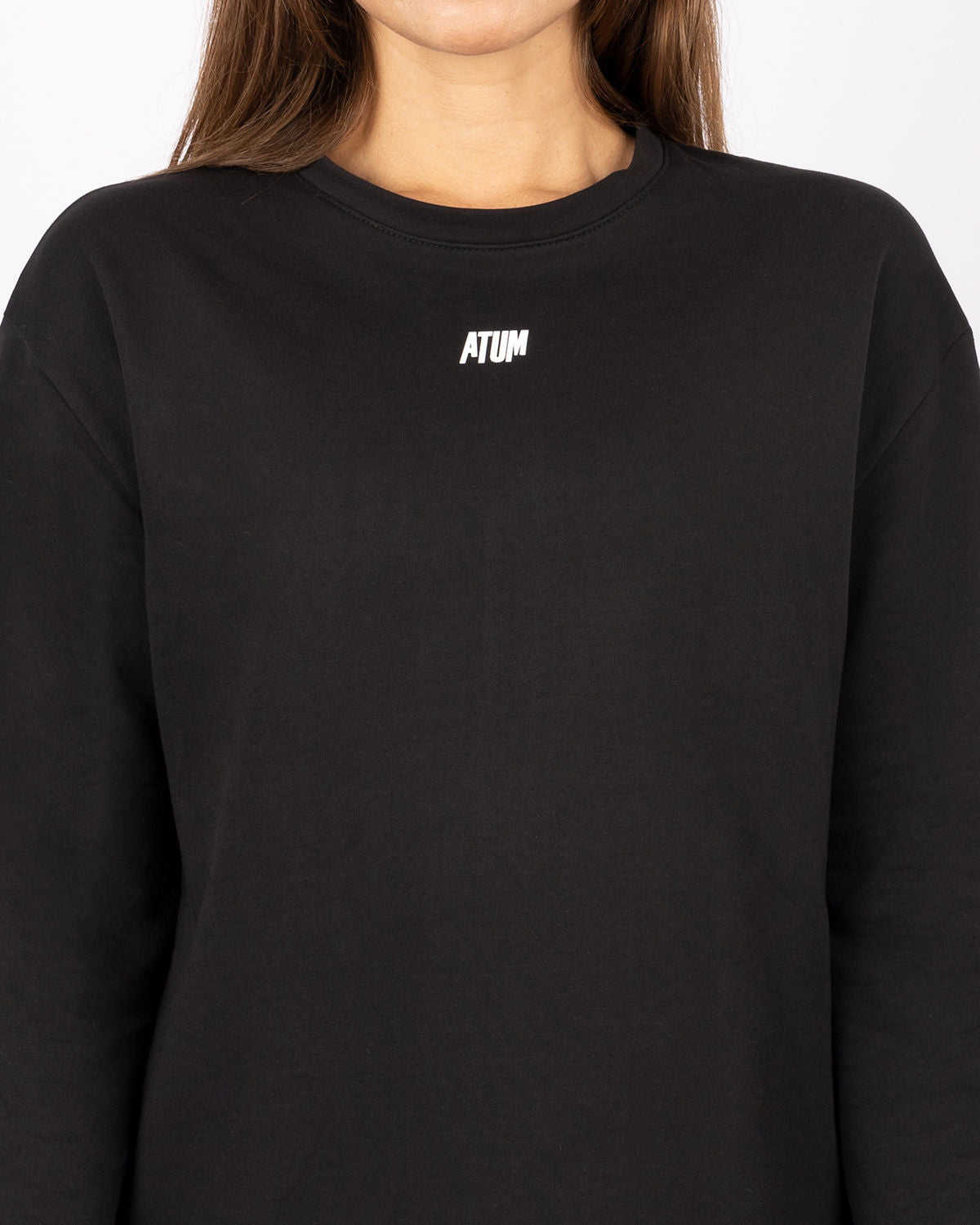 Black Elegance Emblem Oversized T-Shirt - تي شيرت أسود كبير الحجم بشعار الأناقة