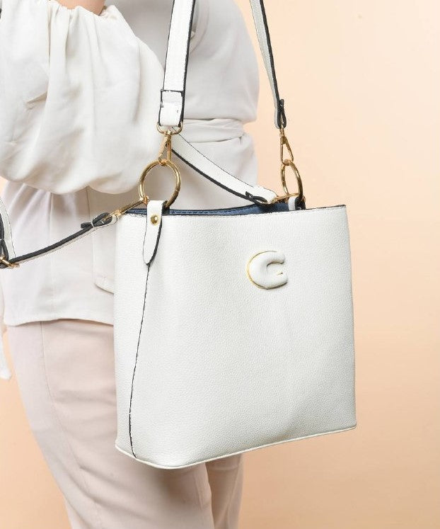 White Textured Leather Crossbody Bag - حقيبة كروس بودي جلدية بيضاء محببة