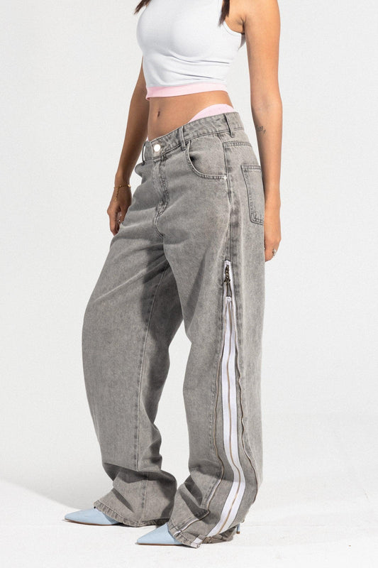 بنطال جينز رمادي بسحاب مزدوج على الجانبين