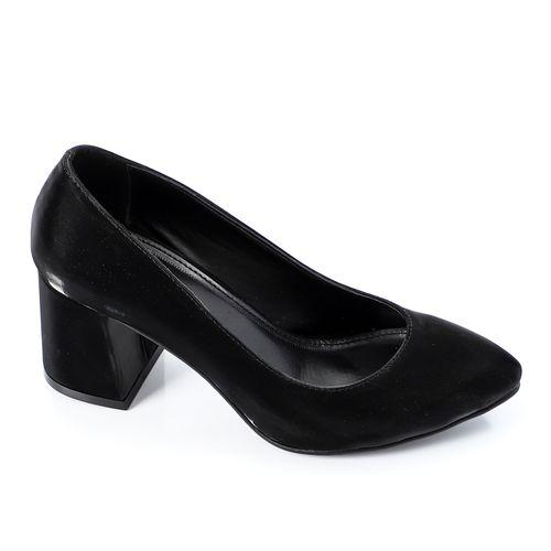 حذاء بكعب عالٍ من جلد الغزال الأسود