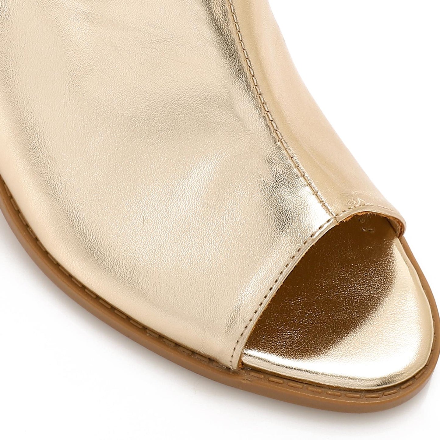 صندل ذهبي بكعب وإبزيم للكاحل