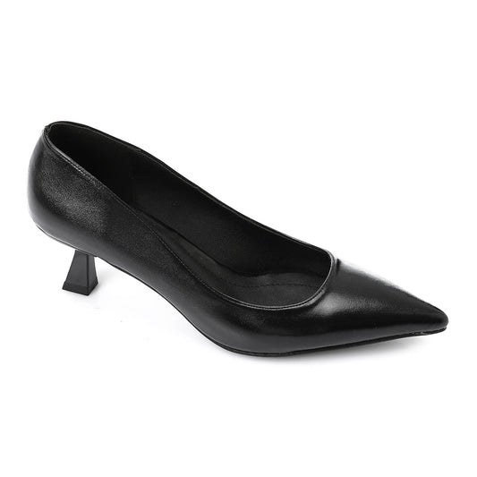 Black Solid Pointed-Toe Pumps - حذاء بكعب سادة بمقدمة مدببة