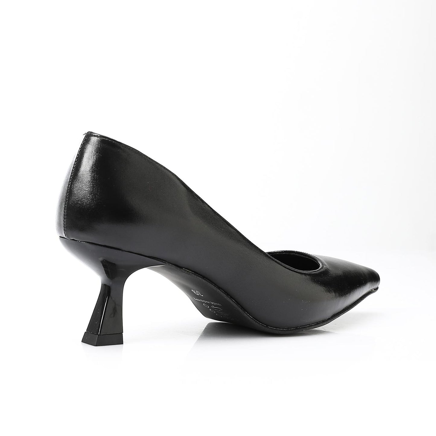 Black Solid Pointed-Toe Pumps - حذاء بكعب سادة بمقدمة مدببة