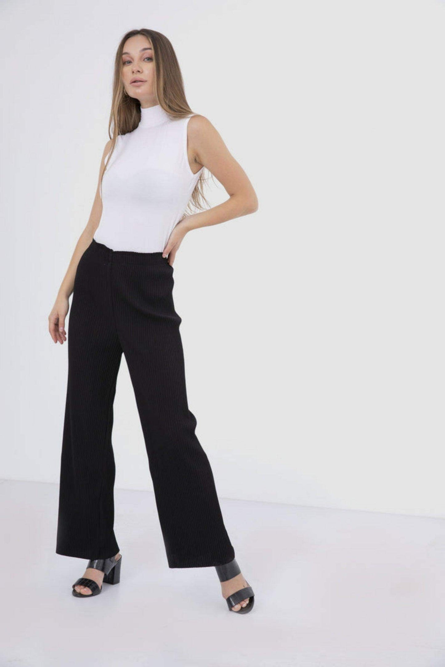 مجموعة من 3 قمصان فيسكوز بدون درزات برقبة عالية وبدون أكمام