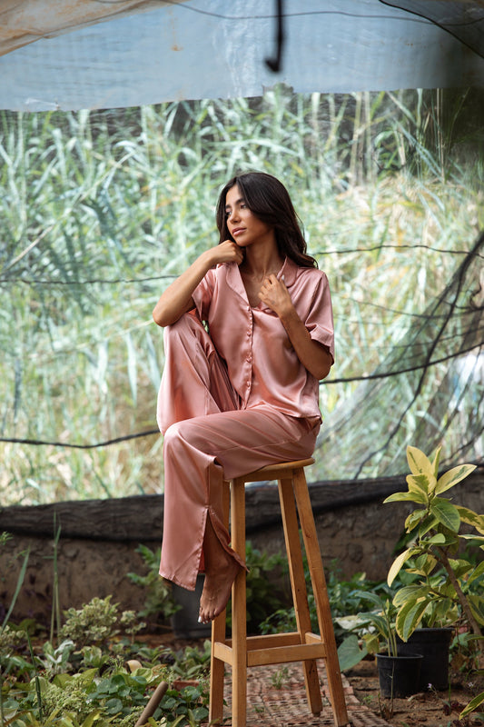 طقم بيجامة ساتان متناسق